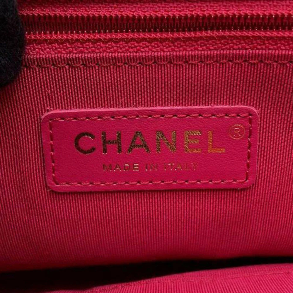 CHANEL Medium Cream Caviar Fashion Flap Bag - Picture 9 of 17